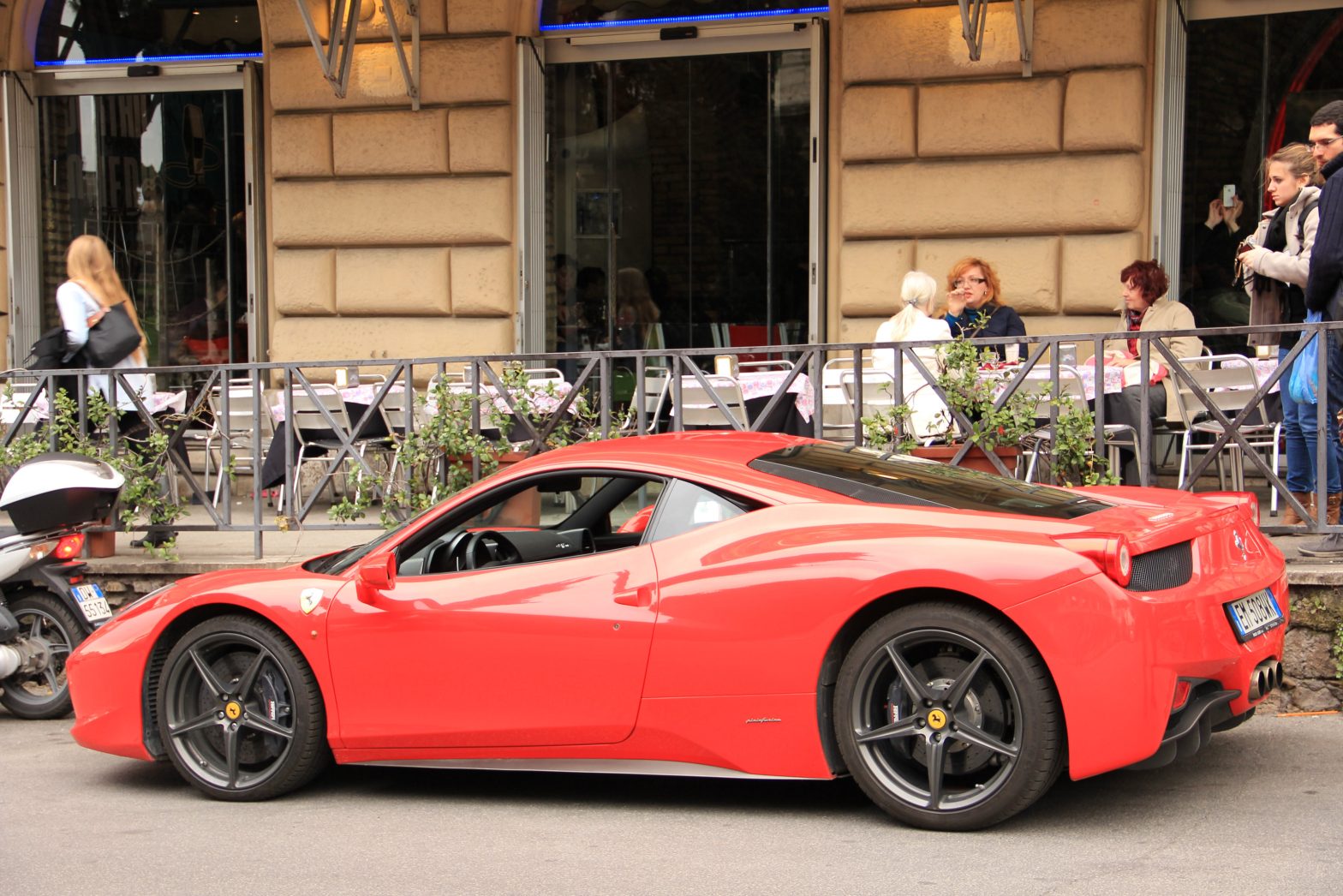 Renseignez-vous sur la Ferrari Roma